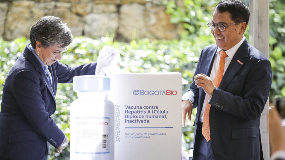 BogotáBio: Alcaldía de Bogotá lanza fábrica de vacunas 9 BogotáBio: Alcaldía de Bogotá lanza fábrica de vacunas La Alcaldía de Bogotá y Sinovac formalizaron una asociación para la producción de vacunas en Colombia, a través de la fábrica BogotáBio. La producción iniciará en el 2027.
