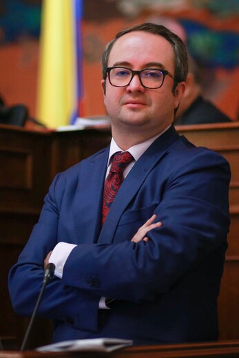 Capturaron al senador Ciro Ramírez 1 Capturaron al senador Ciro Ramírez En la noche de este jueves fue capturado por orden de la Corte Suprema de Justicia el senador del partido Centro Democrático Ciro Ramírez.