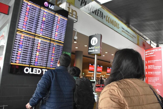 Superintendencia impone medidas a Avianca por demoras en vuelos 1 Superintendencia impone medidas a Avianca por demoras en vuelos La Superintendencia de Transporte le ordenó a la aerolínea Avianca implementar un "plan de atención" a sus usuarios en caso de cancelaciones o retrasos de sus vuelos, tanto en el Aeropuerto El Dorado de Bogotá, como en los demás aeródromos donde preste servicios.