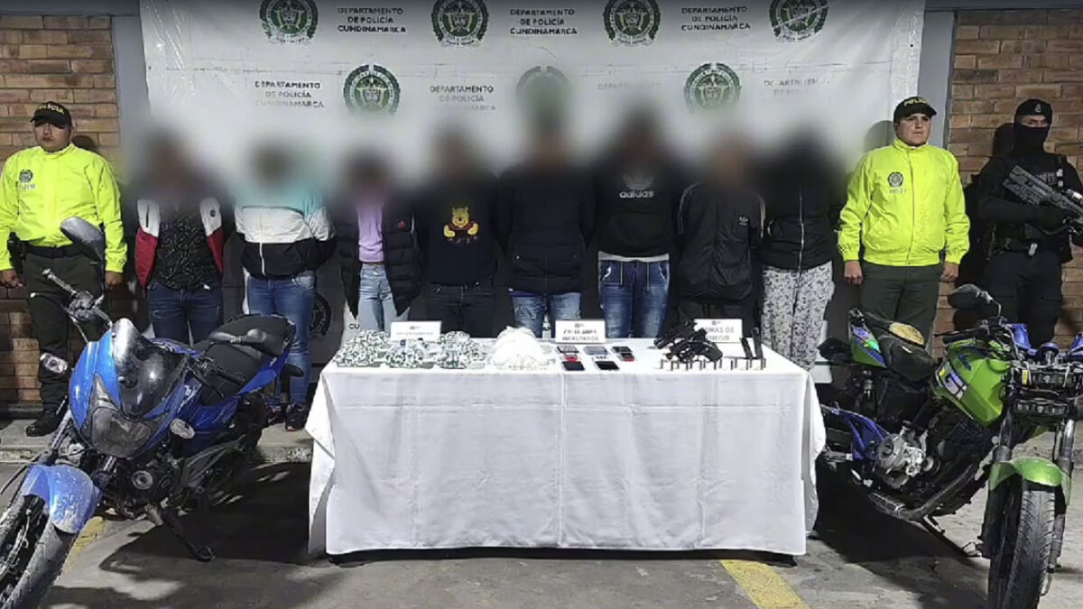 Cayeron los temidos 'Leones' en Soacha 10 Cayeron los temidos 'Leones' en Soacha Una de las bandas más peligrosas y de amplio espectro de acción delincuencial en Soacha fue desmantelada este fin de semana en el vecino municipio, se trata de ‘Los Leones’.