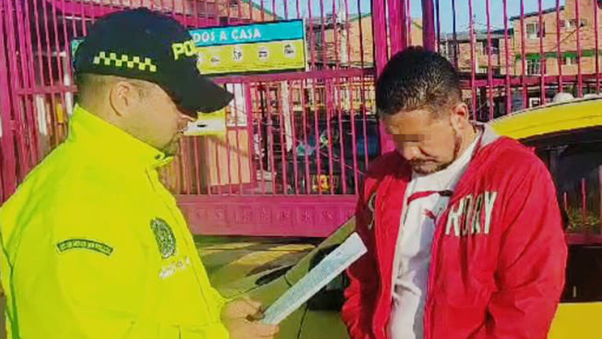 Capturan a 'Barbas' por homicidio en Engativá Las autoridades lograron capturar a un delincuente conocido como 'Barbas', quien presuntamente asesinó a un hombre en medio de un robo en la localidad de Engativá.