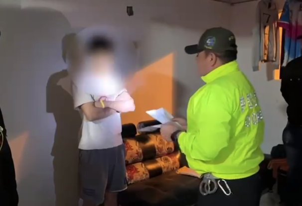 Capturan a cinco pillos señalados de secuestro extorsivo en Soacha En una operación conjunta entre la Policía Nacional y unidades especializadas, se logró desmantelar la peligrosa banda criminal conocida como 'Los Buldozer', dedicados al secuestro extorsivo.