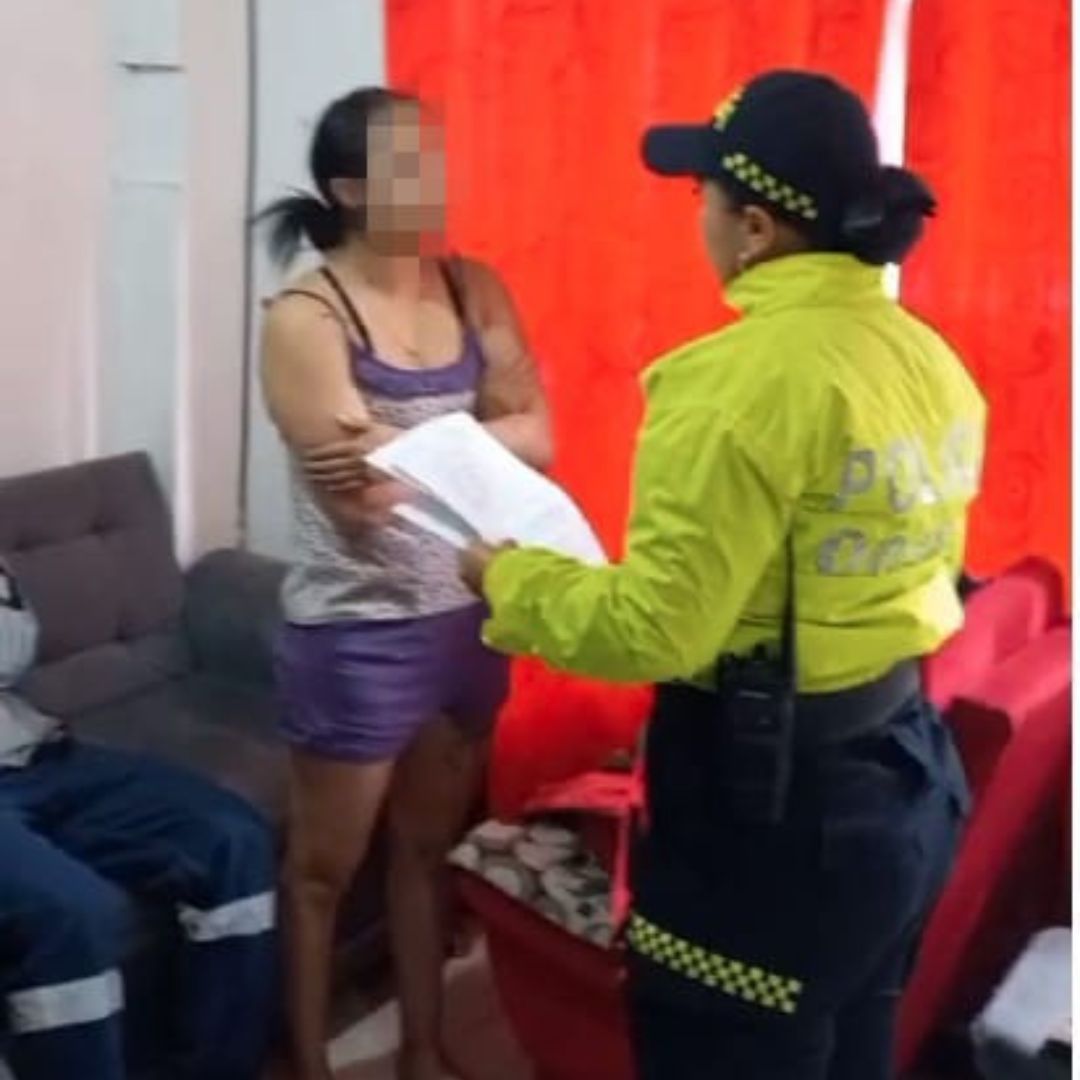 Cayeron 'Los Fantasmas': señalados de robar vehículos en Bogotá Una banda criminal compuesta por dos hombres y una mujer, estaría vinculada a al menos cinco casos de hurto a vehículos y motocicletas en las localidades de Bosa, Suba, Engativá, Rafael Uribe y Barrios Unidos. Se estima que la renta criminal generada por este grupo asciende a cerca de 145 millones de pesos.