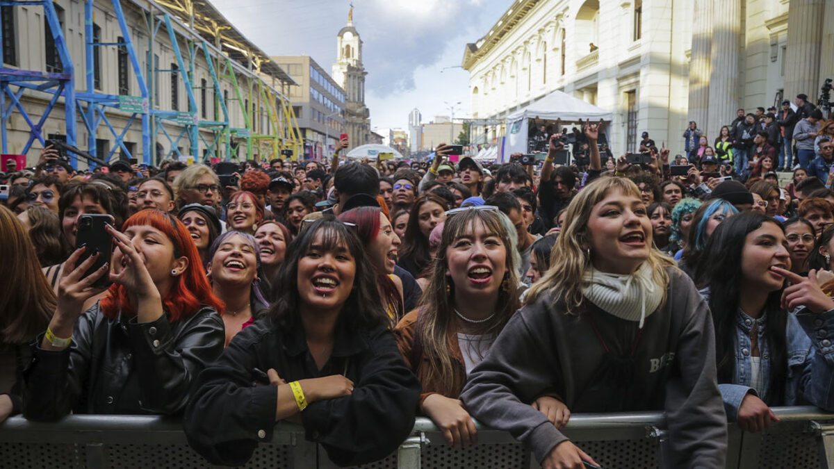 Conciertos, espectáculos, programas y series para disfrutar en este 2024 3 Conciertos, espectáculos, programas y series para disfrutar en este 2024 Arranca un nuevo año y pese a las dificultades Colombia se mantiene como epicentro de las distintas industrias del entretenimiento; los mejores conciertos que se harán en la región tendrán una o más estaciones en el país, así como grandes producciones en la televisión nacional y de impacto internacional.