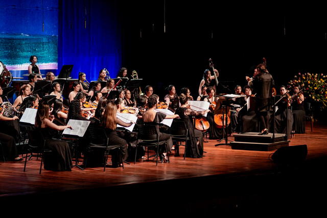 Conciertos, espectáculos, programas y series para disfrutar en este 2024 Arranca un nuevo año y pese a las dificultades Colombia se mantiene como epicentro de las distintas industrias del entretenimiento; los mejores conciertos que se harán en la región tendrán una o más estaciones en el país, así como grandes producciones en la televisión nacional y de impacto internacional.