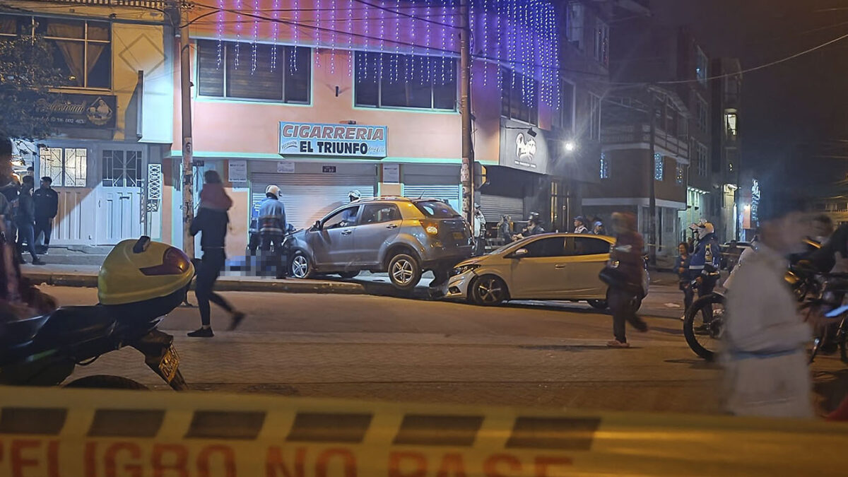 Conductor mató a peatón en Soacha 3 Conductor mató a peatón en Soacha Un habitante del barrio San Humberto (Soacha) sufrió una trágica muerte luego de que un imprudente conductor lo arrollara. Le contamos los detalles.