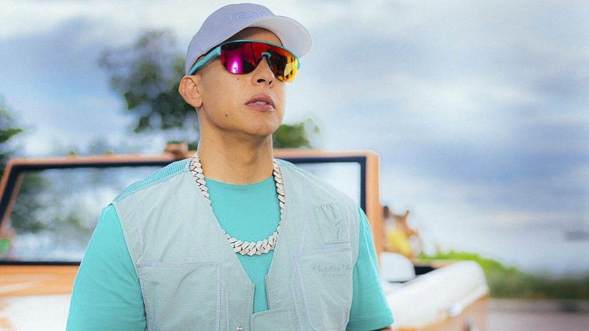 “Cristo viene, no lo olviden”: Daddy Yankee dejará los escenarios para dedicar su vida a Dios 4 “Cristo viene, no lo olviden”: Daddy Yankee dejará los escenarios para dedicar su vida a Dios Después de 32 años de carrera, el legendario cantante Daddy Yankee le dijo adiós definitivamente a los escenarios en Puerto Rico, su país natal este domingo, 3 de diciembre.