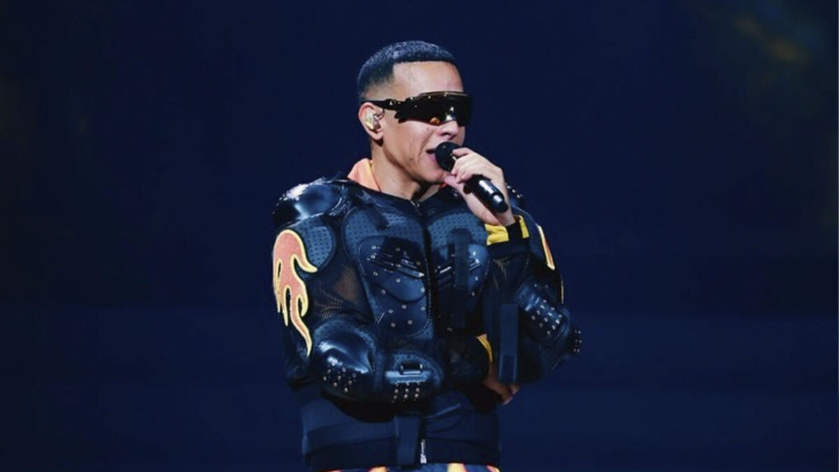 “Cristo viene, no lo olviden”: Daddy Yankee dejará los escenarios para dedicar su vida a Dios 1 “Cristo viene, no lo olviden”: Daddy Yankee dejará los escenarios para dedicar su vida a Dios Después de 32 años de carrera, el legendario cantante Daddy Yankee le dijo adiós definitivamente a los escenarios en Puerto Rico, su país natal este domingo, 3 de diciembre.