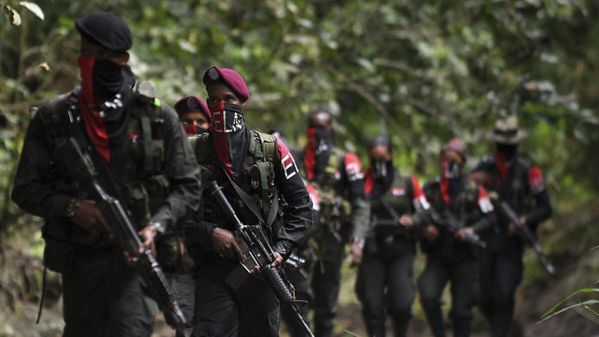 ELN condiciona el fin del secuestro: exige que el Gobierno los financie Antonio García, comandante militar del ELN, volvió a causar polémica al condicionar de nuevo el acuerdo de no secuestrar más, que se creía ya se había acordado con ese grupo guerrillero durante la quinta ronda de negociaciones, que concluyó hace pocos días en México.