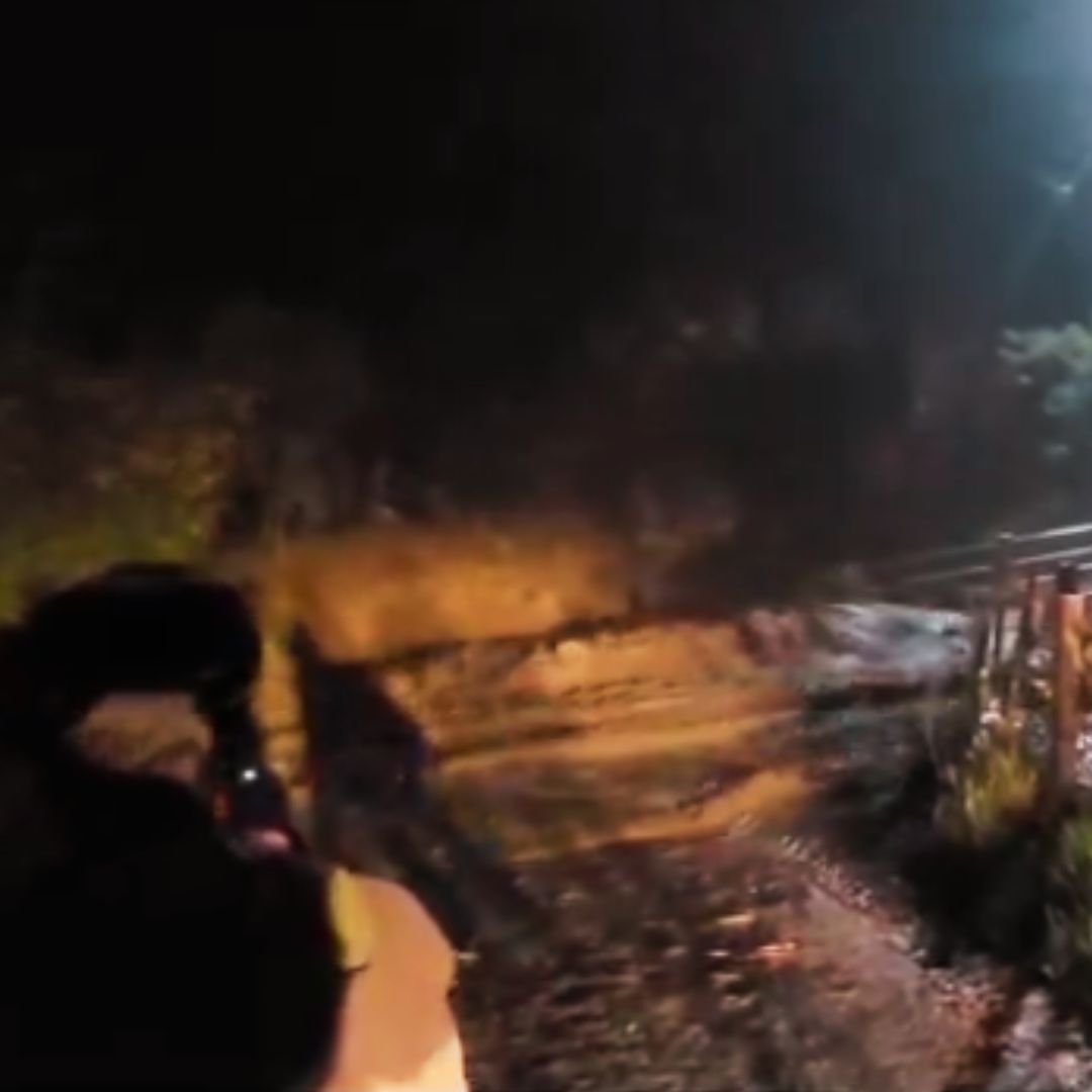 Emergencia por fuertes lluvias: hubo desbordamiento de 2 quebradas en Choachí El cuerpo de bomberos de Cundinamarca informó que debido a las fuertes lluvias que se han presentado tanto en Bogotá como en los municipios aledaños, ha habido emergencias climáticas. Una de ellas se dio en Choachí (Cundinamarca).