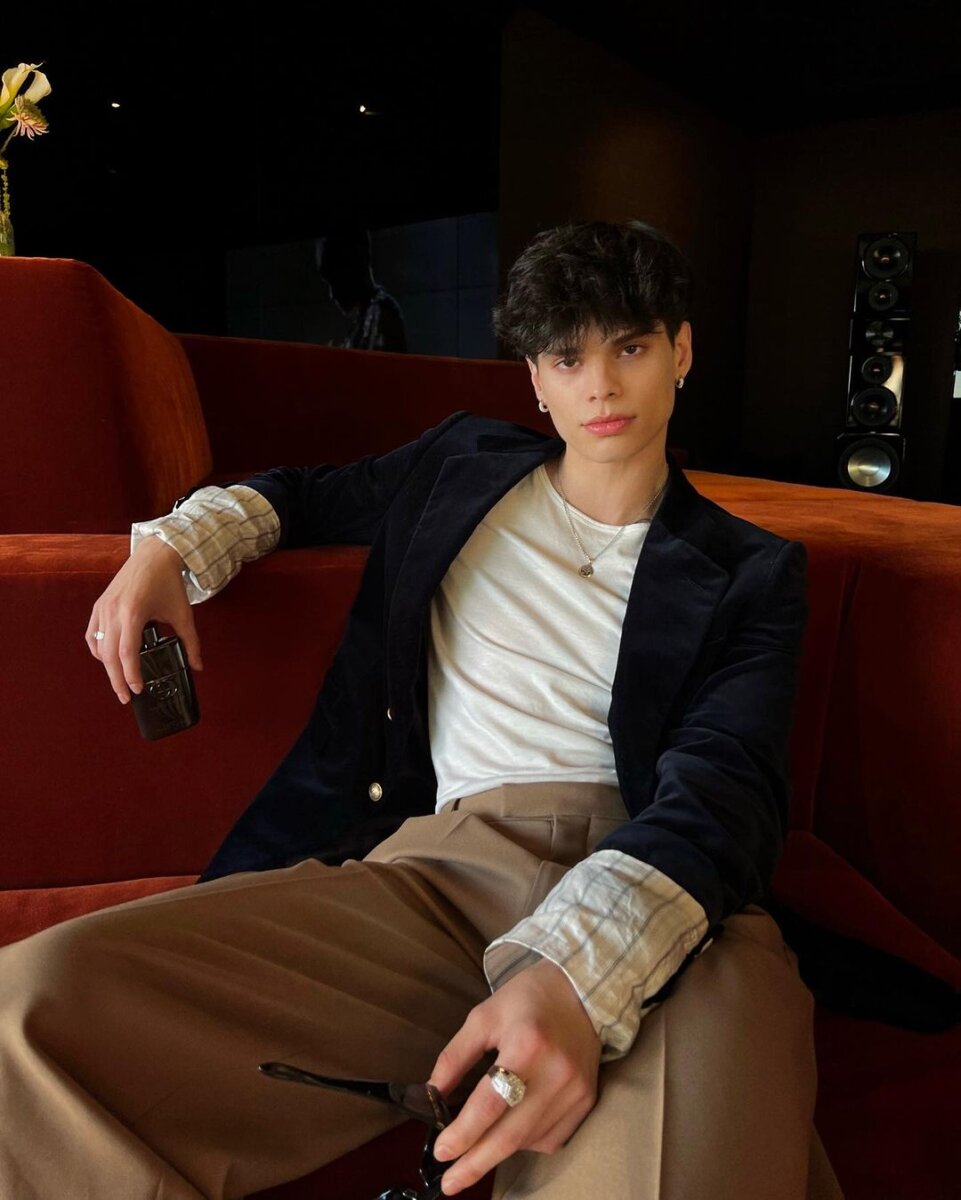 Es colombiano y conquista las marcas de prestigio Jean Carlo León, quien artísticamente se da a conocer como Jashlem, no duda en contar que llegó a modelar para las grandes casas de moda del mundo, por pura casualidad…