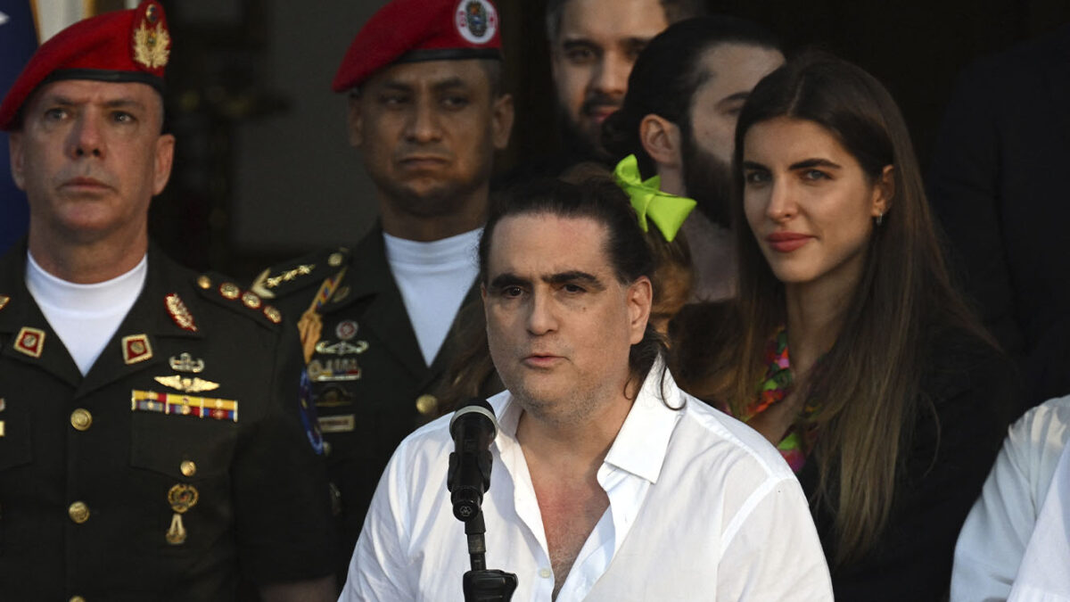 Estados Unidos liberó a Alex Saab por canje con Venezuela El Gobierno de Venezuela ha confirmado este miércoles la liberación del empresario colombiano Alex Saab, considerado como el testaferro del presidente Nicolás Maduro y detenido en Estados Unidos desde el año 2020 acusado del delito de blanqueo de capitales.
