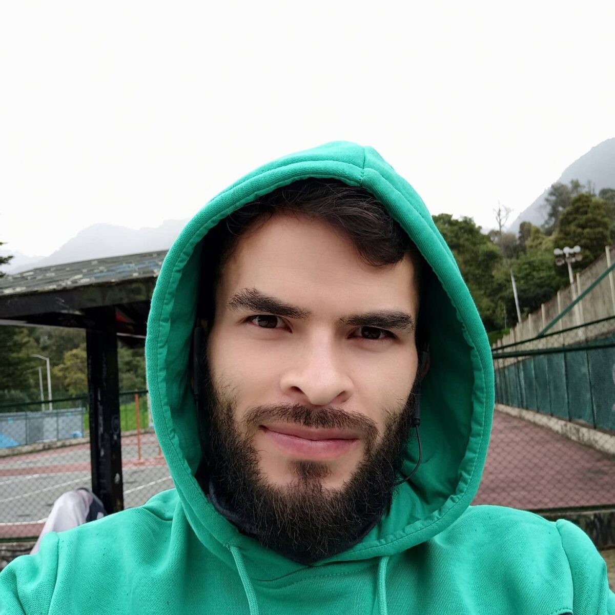Exigen justicia tras muerte de patinador bogotano en Medellín 1 Exigen justicia tras muerte de patinador bogotano en Medellín La familia de Harold Steven Ceballos Ramírez, el patinador que vivía en Kennedy y fue hallado muerto en Medellín, denunció negligencia por parte de las autoridades y pide justicia para que los hechos del crimen sean esclarecidos. Le contamos los detalles.