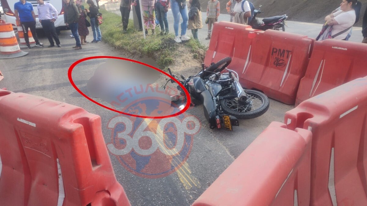 Fatal accidente de motociclista en la vía Bogotá - Girardot Un grave accidente de tránsito cobró la vida de una persona que se movilizaba en una motocicleta a la altura del municipio de Silvania (Cundinamarca).