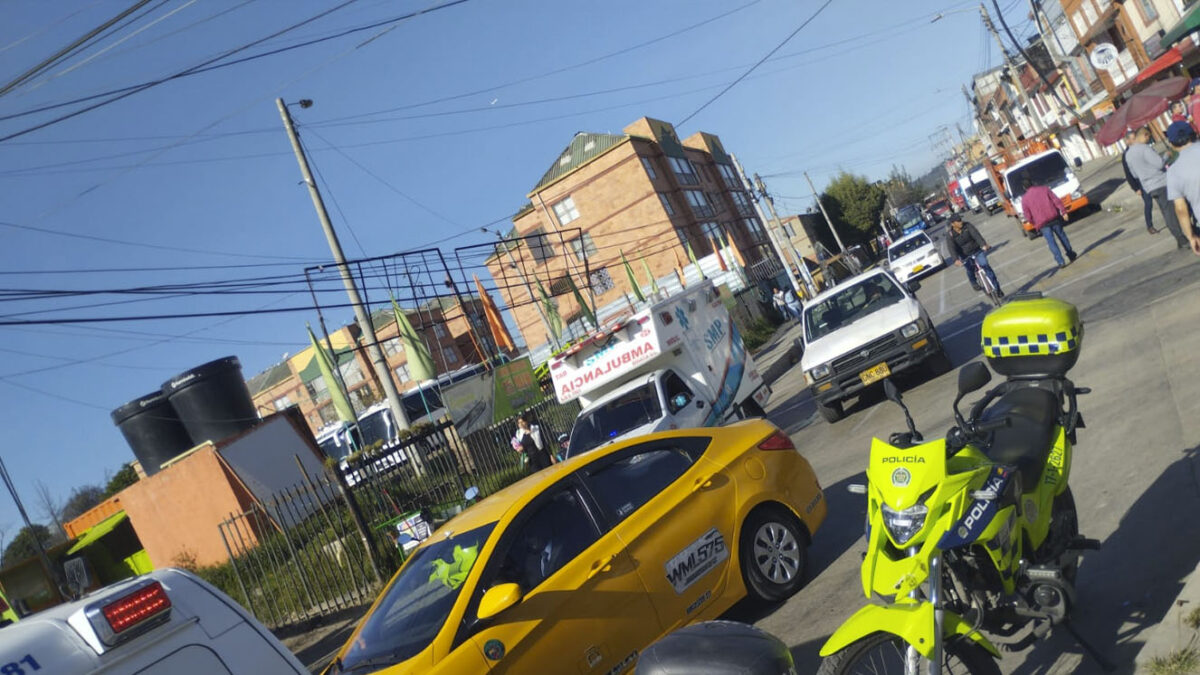 Fatal accidente entre motociclista y camión en Usaquén 6 Fatal accidente entre motociclista y camión en Usaquén Este 7 de diciembre se presentó un aparatoso accidente que dejó un motociclista muerto en Usaquén, al norte de Bogotá.