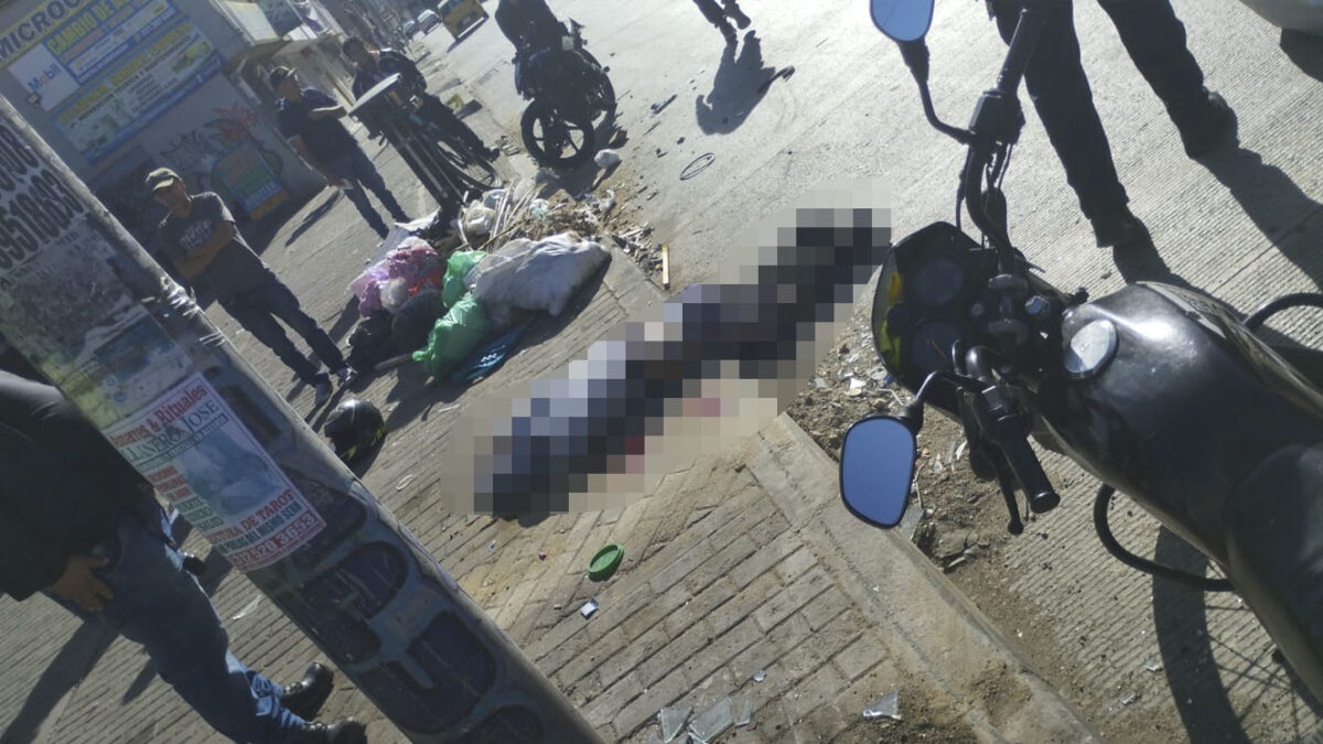 Fatal accidente entre motociclista y camión en Usaquén 1 Fatal accidente entre motociclista y camión en Usaquén Este 7 de diciembre se presentó un aparatoso accidente que dejó un motociclista muerto en Usaquén, al norte de Bogotá.