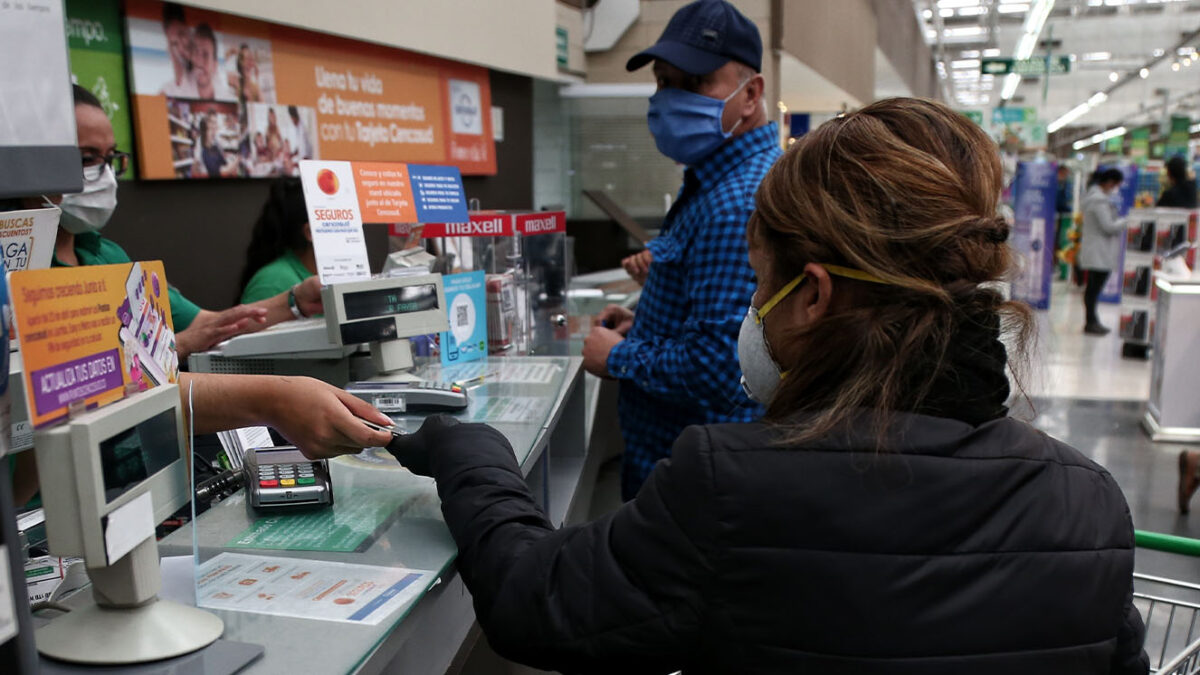 Fenalco afirma que en Navidad habrá horarios extendidos y ferias en Bogotá Del 16 al 23 de diciembre, la ciudad experimentará horarios nocturnos extendidos y ferias navideñas con el objetivo de impulsar la economía local y brindar a los ciudadanos opciones de compra en horarios no convencionales.