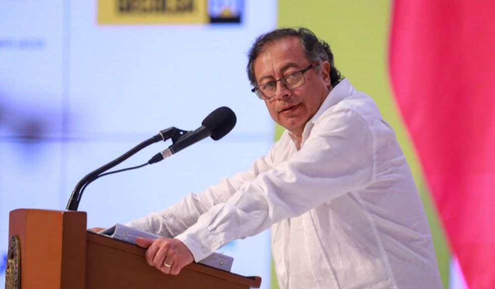 Fiscalía abre investigación por amenazas de muerte contra el presidente Petro 3 Fiscalía abre investigación por amenazas de muerte contra el presidente Petro La Fiscalía General de la Nación anunció que abrió una investigación debido a las amenazas que ha recibido el presidente Gustavo Petro y su familia en los últimos días, por medio de redes sociales.