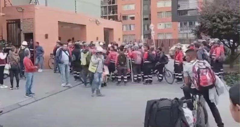 Fuerte pelea en Avenida 68 dejó a un obrero herido Un hecho de intolerancia se vivió en la tarde del 21 de diciembre, pues en medio de una pelea entre un vecino del sector y un obrero resultó gravemente herido otro trabajador.