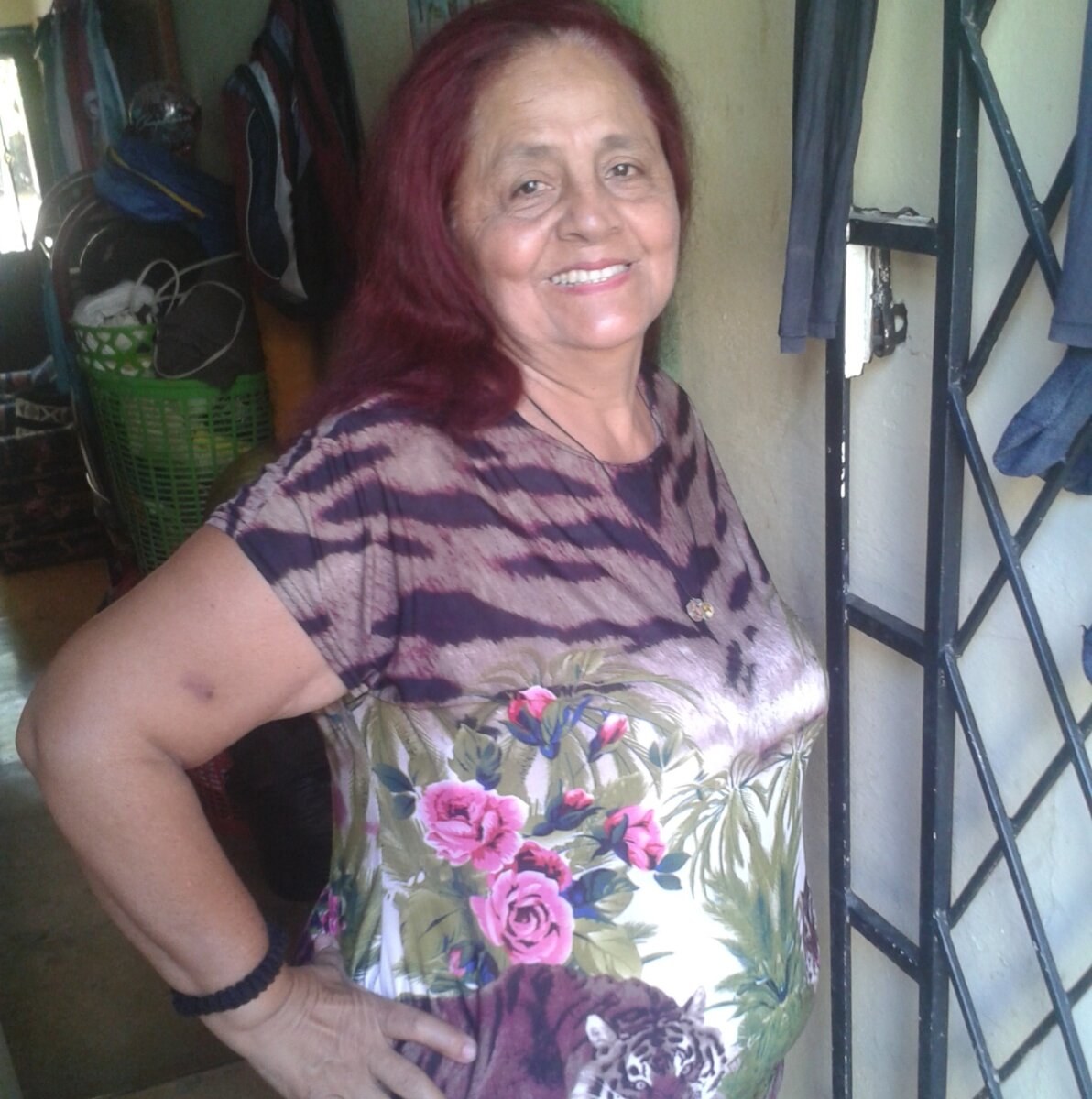 Grave incendio en Neiva causó la muerte de 4 menores y 4 adultos En la madrugada de este viernes se presentó un incendio en una vivienda del barrio Santa Isabel de Neiva, el cual causó la muerte de 8 personas, entre las que se encontraban 3 menores de edad.