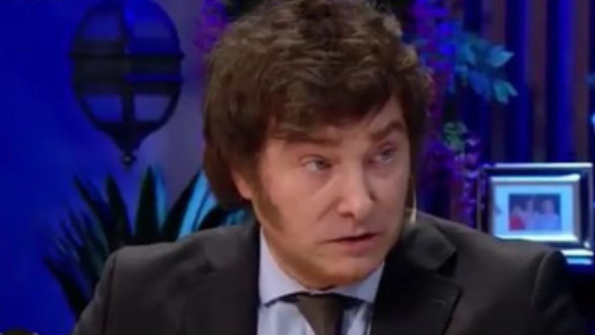 Javier Milei anuncia el fin de la universidad gratuita para extranjeros en Argentina Javier Milei envió al Congreso un proyecto de ley que busca que las universidades públicas le cobren a los estudiantes extranjeros no residentes que se encuentran en Argentina.
