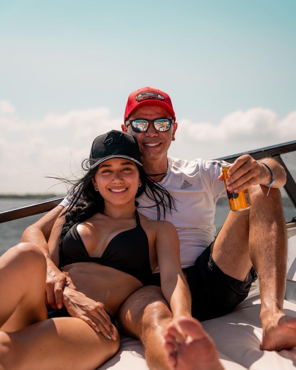 El sencillo regalo con el que Jhonny Rivera conquistó a Jenny López El artista comentó que el amor surgió por la atracción que ambos sentían.