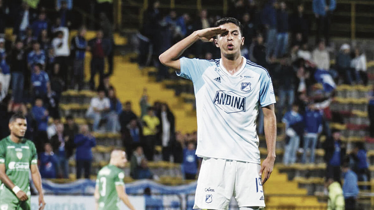 Juan tendrá un hincha por la eternidad 6 Juan tendrá un hincha por la eternidad Una de las historias más emotivas que nos dejó el fútbol en este 2023 fue la protagonizada por Juan Esteban Carvajal.