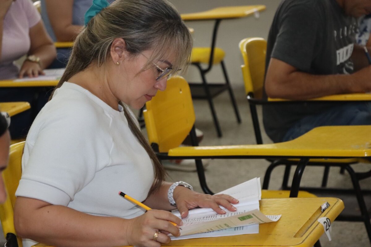 La CNSC 20 años trabajando en la selección de los mejores servidores para las entidades publicas del país 2 La CNSC 20 años trabajando en la selección de los mejores servidores para las entidades publicas del país La Comisión Nacional del Servicio Civil (CNSC) es la entidad que tiene como misión vigilar y administrar la carrera administrativa en el país, es decir el ingreso y permanencia de los servidores públicos que laboran en las entidades del estado.