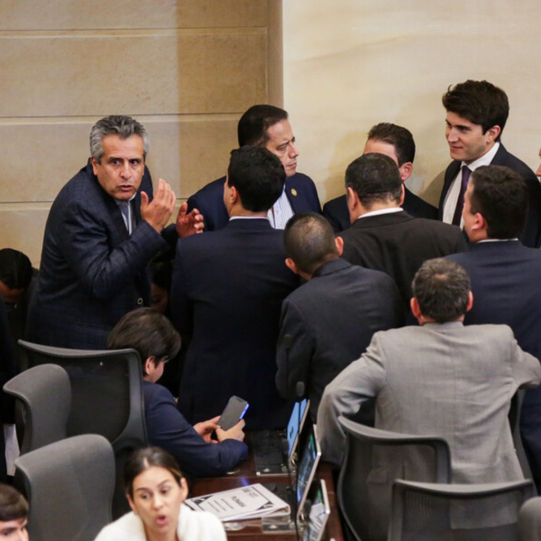 La Cámara de Representantes aprobó la reforma de salud 2 La Cámara de Representantes aprobó la reforma de salud El Gobierno celebró anoche la aprobación de la reforma a la salud del gobierno de Gustavo Petro luego de un extenso debate en la Plenaria de la Cámara de Representantes. Ahora el Senado deberá discutirla.