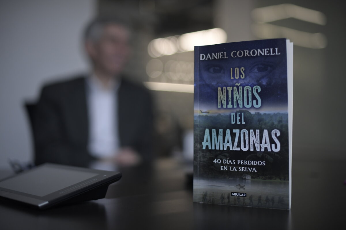 Los hermanos Mucutuy, una aventura hecha libro 3 Los hermanos Mucutuy, una aventura hecha libro Los hermanos Mucutuy lograron sobrevivir durante 40 días en la selva del Amazonas luego de un trágico siniestro aéreo. El periodista Daniel Coronell fue el encargado de convertir esta dura travesía en un libro. En diálogo con Q'Hubo contó como fue la experiencia.