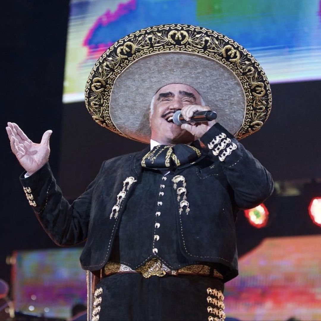 Artistas ausentes que siguen facturando 1 Artistas ausentes que siguen facturando Sony Music le apuesta a dos de sus más legendarios artistas en su historia en Colombia, como Diomedes Díaz y Vicente Fernández.