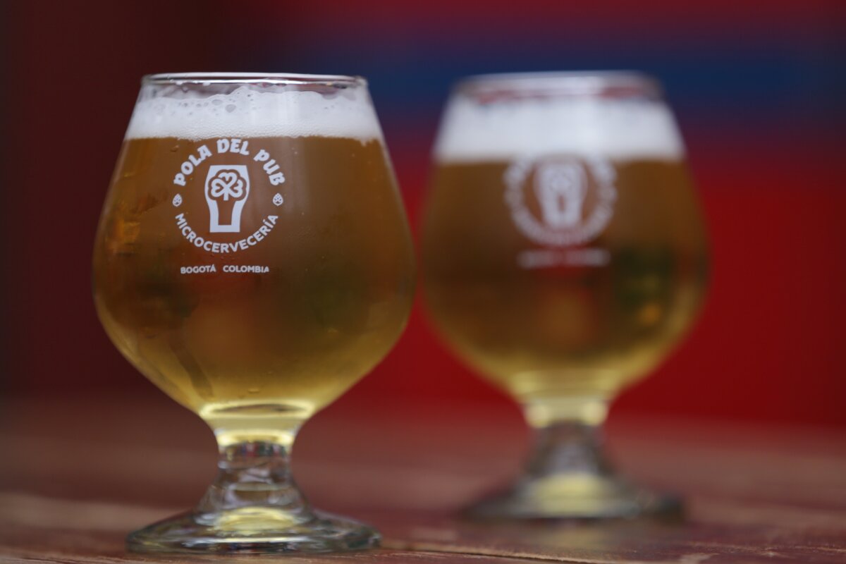 Mitos y verdades sobre las cervezas artesanales 2 Mitos y verdades sobre las cervezas artesanales Q'HUBO habló con Sergio Cabrera, uno de los fundadores del Festival de Cerveceros Artesanales, quien explicó los aspectos a tener en cuenta para conocer a fondo este tipo de bebidas.