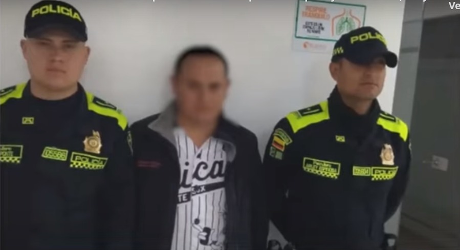 Mujer habría sido asesinada por su expareja en Suba En la localidad de Suba se presentó un nuevo caso de feminicidio, pues al parecer la expareja de Paola Arango la habría asesinado en el barrio Tuna Alta (Suba). La Familia de la víctima alega que el presunto agresor fue puesto en libertad.