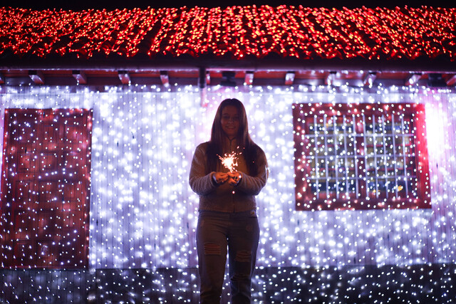 Navidad ¡Qué buena época para reflexionar! 1 Navidad ¡Qué buena época para reflexionar! Por los problemas diarios, por las apretadas agendas y por la forma material como nos hemos acostumbrado a vivir, no le prestamos mucha atención a nuestra vida espiritual.