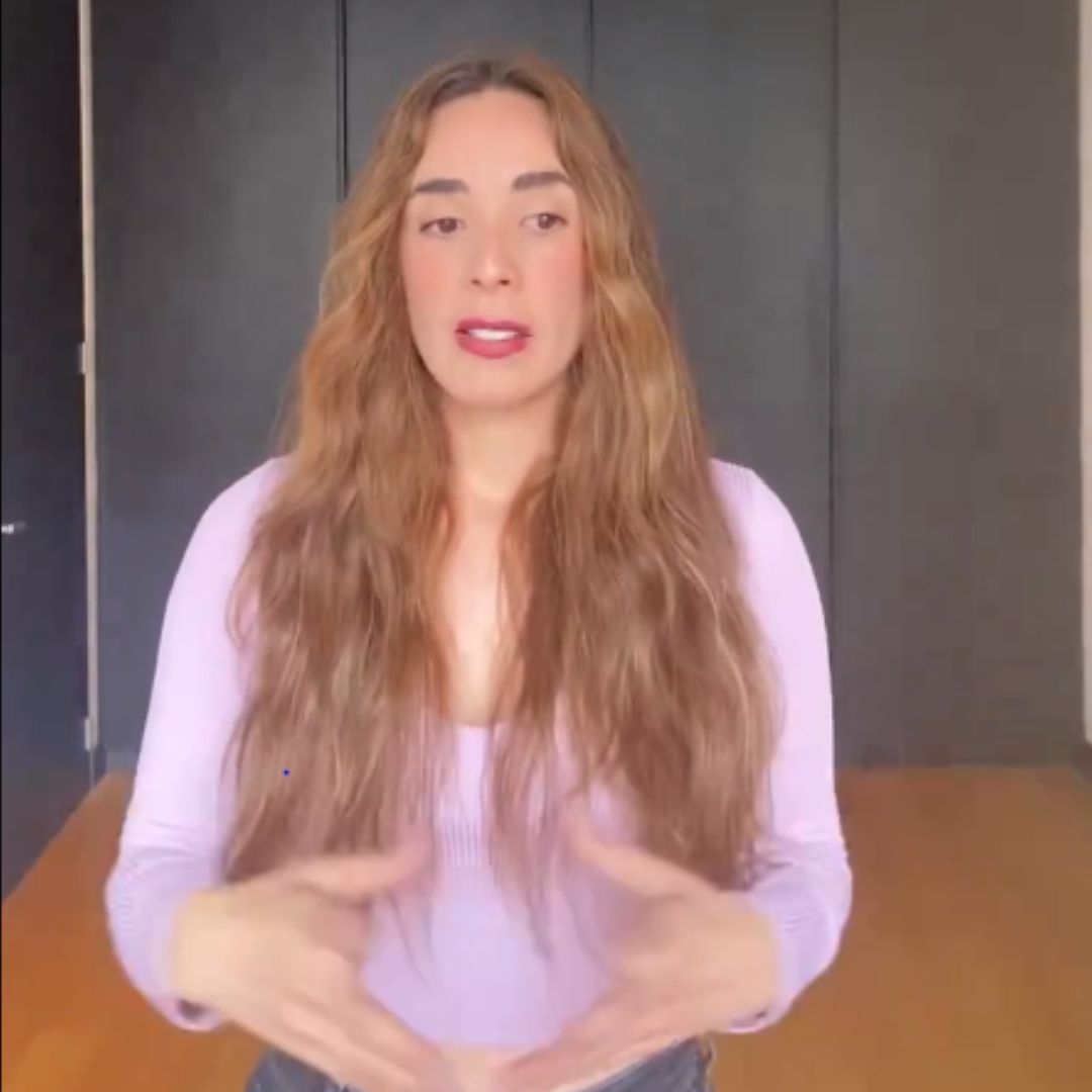 "No fue la manera": actriz se disculpó por agredir a mujer que le pidió ponerle collar a su perro Luego de la denuncia hecha por Mariana Grisales, en donde asegura que la actriz y periodista Laura Lara la agredió tras solicitarle que llevara a su mascota con correa; en la tarde del martes Lara publicó un video disculpándose por el ataque y asegurando que está recibiendo amenazas.