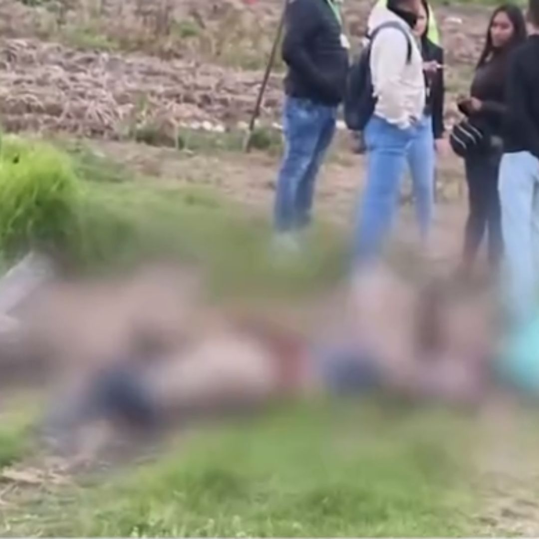 Nuevos detalles del triple asesinato en Mosquera El pasado 25 de diciembre se reportó el macabro hallazgo de tres cuerpos en la vereda San Francisco, ubicada en la zona rural de Mosquera. Las víctimas serían 3 primos, habitantes del sector.