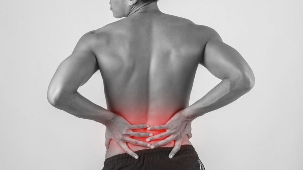 Ojo con el nervio ciático La ciática se produce cuando existe una lesión o compresión sobre el nervio ciático que causa dolor, entumecimiento, hormigueo o debilidad en la espalda, las nalgas y las piernas.