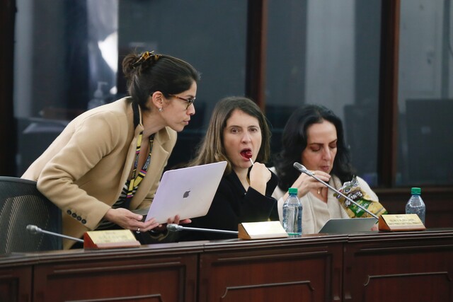 Oposición radica moción de censura contra el Ministro de Salud En los últimos días el Ministro de Salud, Guillermo Alfonso Jaramillo, ha causado polémica por sus declaraciones. Por esto y otras razones, la bancada de oposición radicó una moción de censura por "desconocer las funciones de su cargo".