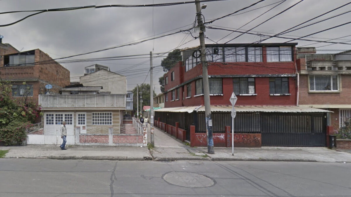 Menor permanece grave en un hospital luego de ser agredido en medio de un hurto Un menor de 15 años fue brutalmente herido con arma blanca por unos de los delincuentes que intentaban robarlo en Puente Aranda. Esta es su historia.