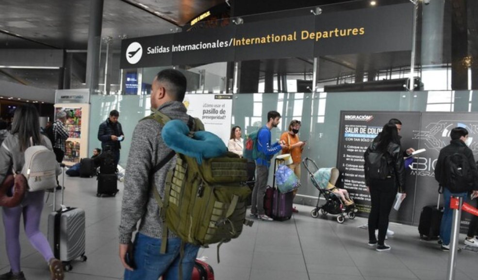 Superintendencia impone medidas a Avianca por demoras en vuelos La Superintendencia de Transporte le ordenó a la aerolínea Avianca implementar un "plan de atención" a sus usuarios en caso de cancelaciones o retrasos de sus vuelos, tanto en el Aeropuerto El Dorado de Bogotá, como en los demás aeródromos donde preste servicios.