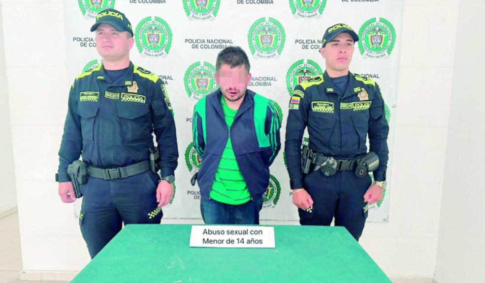 Capturan a sujeto que habría abusado de una menor en Soacha Las autoridades en Soacha capturaron en las últimas horas a un sujeto por el delito de acto sexual abusivo con menor de 14 años. El lamentable caso se registró en un lavadero de carros, donde el responsable se dirigió hasta el segundo piso con la menor y allí le tocó varias partes de su cuerpo.