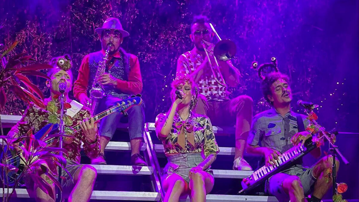Puerto Candelaria estrena su nuevo musical 3 Puerto Candelaria estrena su nuevo musical Tras unas semanas del lanzamiento de su nueva producción discográfica, Puerto Candelaria estrena su espectáculo musical.