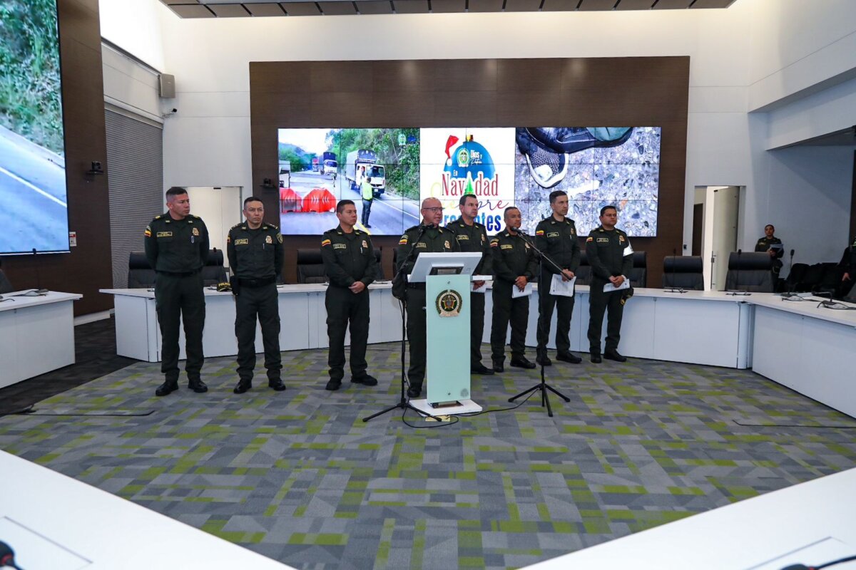Reporte de seguridad: en Nochebuena bajaron los casos de homicidio un 33% En un balance entregado por la Policía Nacional se conoció que más de 100 mil hombres y mujeres se dedicaron a garantizar la seguridad durante la tradicional festividad de Nochebuena. Los uniformados atendieron un total de 86,369 llamadas de emergencia y lograron salvar, al menos, 17 vidas.