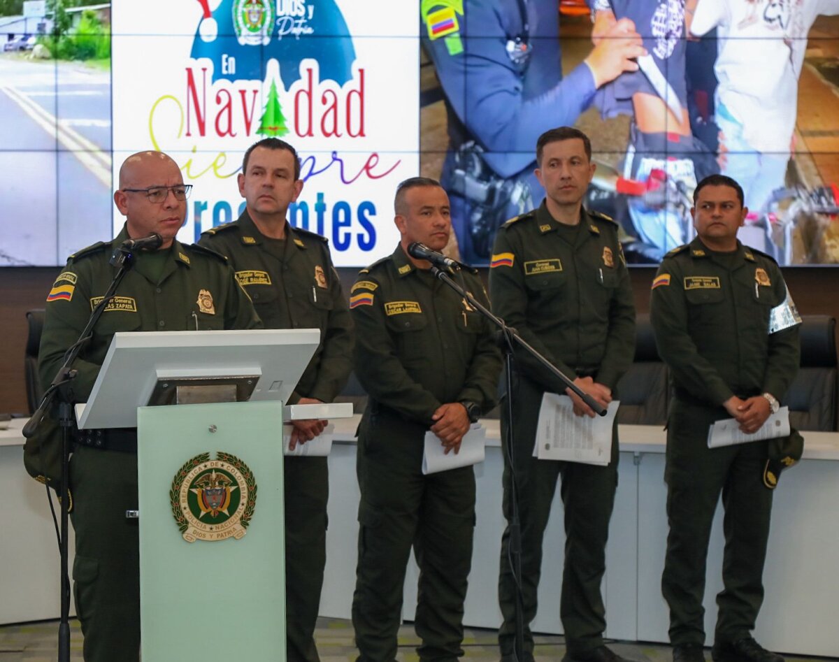 Reporte de seguridad: en Nochebuena bajaron los casos de homicidio un 33% 1 Reporte de seguridad: en Nochebuena bajaron los casos de homicidio un 33% En un balance entregado por la Policía Nacional se conoció que más de 100 mil hombres y mujeres se dedicaron a garantizar la seguridad durante la tradicional festividad de Nochebuena. Los uniformados atendieron un total de 86,369 llamadas de emergencia y lograron salvar, al menos, 17 vidas.