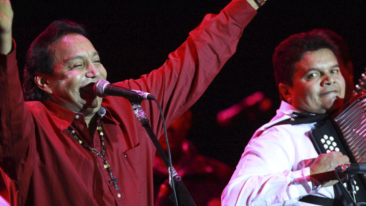 Revelan como conquistó Diomedes Díaz a sus 11 esposas Después de 10 años de haber fallecido el cantante de vallenato, Diomedes Díaz, revelaron los secretos de conquista que usaba.