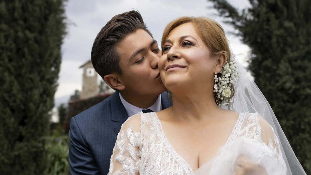 “Sí, sí lo mantengo”: Alina Lozano respondió a comentarios sobre su relación Lozano confirmó que sí respalda y mantiene a su joven esposo, aunque no de la manera en que muchos puedan pensar. La actriz sorprendió con su respuesta.
