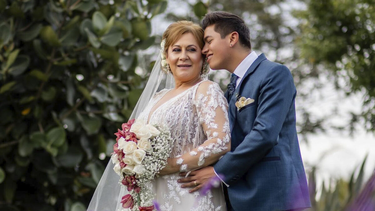 A tan solo una semana, el matrimonio de Alina Lozano y Jim Velásquez está en crisis 1 A tan solo una semana, el matrimonio de Alina Lozano y Jim Velásquez está en crisis Alina Lozano explicó la situación, señalando que Velásquez decidió refugiarse en la vivienda de sus padres tras el altercado.