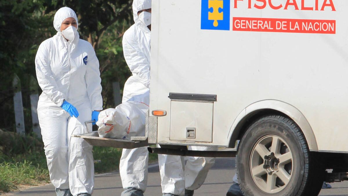 Sicariato en Kennedy dejó a dos personas muertas 3 Sicariato en Kennedy dejó a dos personas muertas Un nuevo caso de sicariato sacudió al barrio Bella Vista en Kennedy. En la noche de este miércoles 2 personas fueron asesinadas mientras departían en un parque del sector.