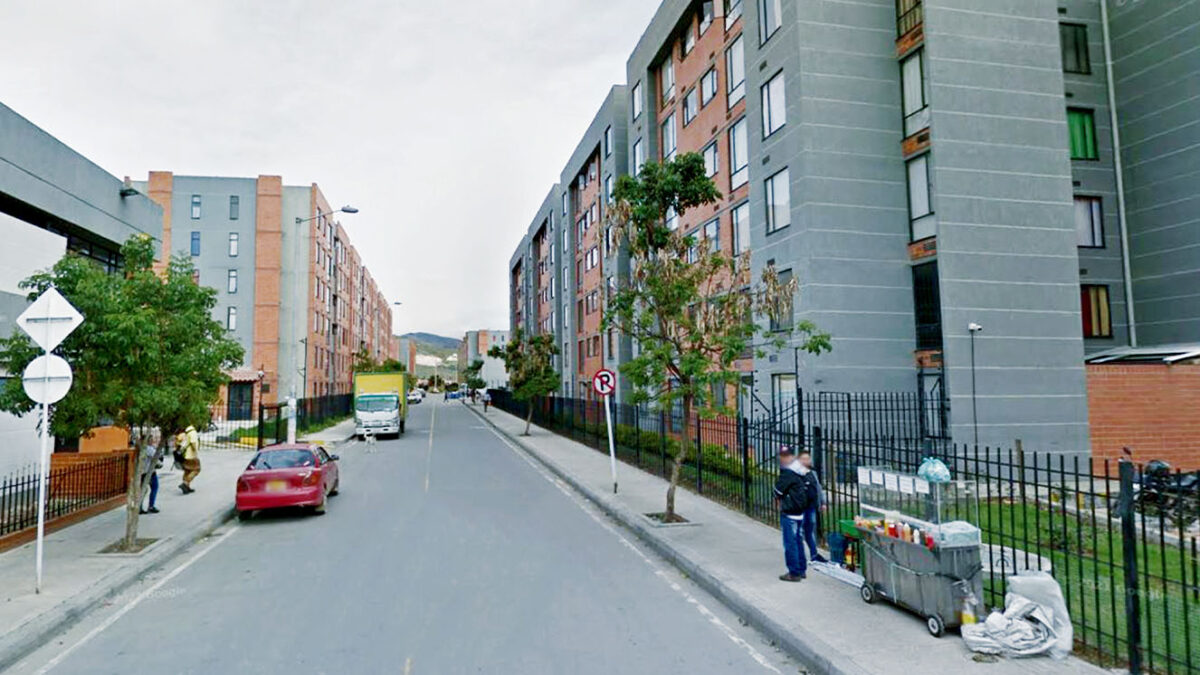 Trágica muerte de niño de 4 años en Soacha 2 Trágica muerte de niño de 4 años en Soacha Una tragedia se presentó la tarde de este martes en un conjunto residencial del municipio de Soacha, donde un niño de tan solo 4 años cayó de uno de los pisos y falleció.