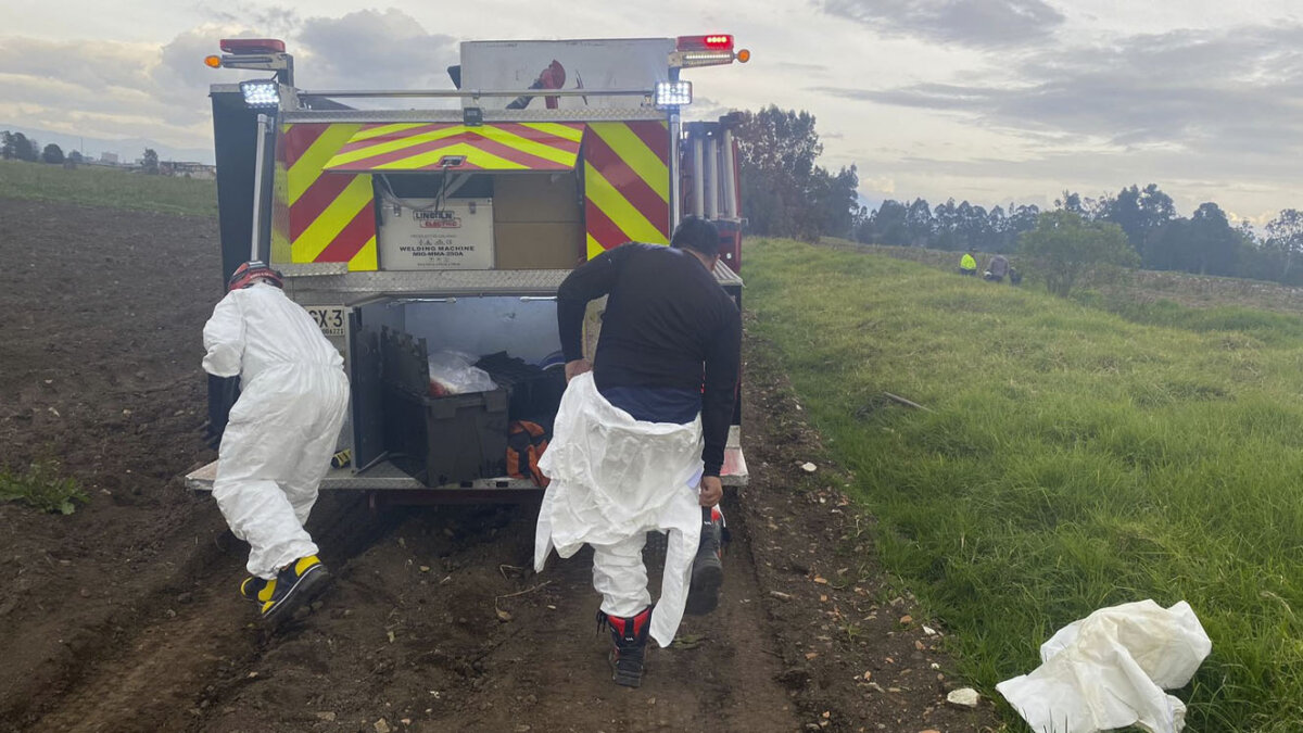 Última hora: Reportan el hallazgo de tres cadáveres en Mosquera 1 Última hora: Reportan el hallazgo de tres cadáveres en Mosquera En la tarde de este lunes festivo, las autoridades reportaron el hallazgo de 3 cuerpos sin vida en el municipio de Mosquera.